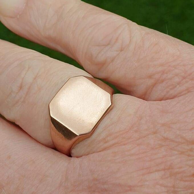 Simple Plain Signet Ring in 9ct Rose Gold, a UK K 1/2 or a US 5 3/4