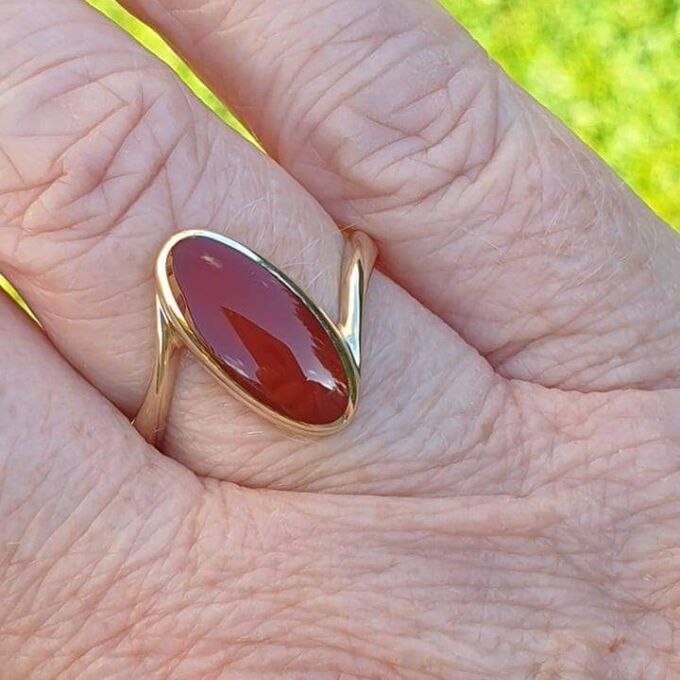 Carnelian Bypass Ring in 9ct Gold.