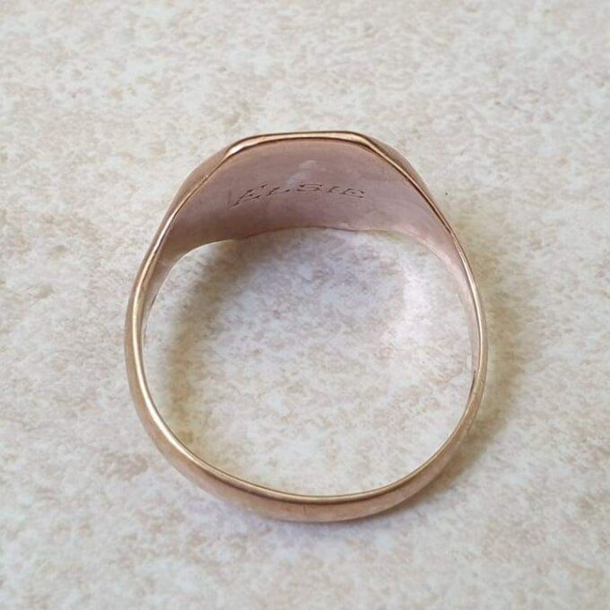 Simple Signet Ring in 9ct Gold. - Gems Afire - Vintage Jewellery UK