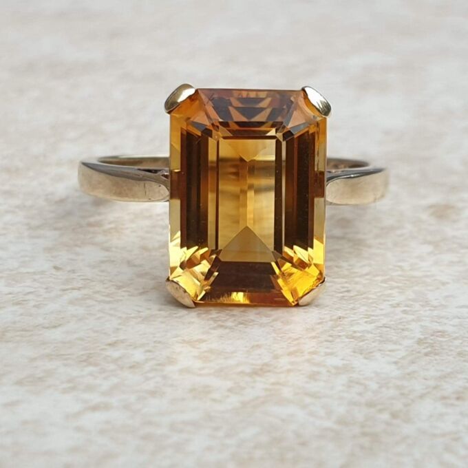 Vibrant Citrine Solitaire Ring in 9ct Gold, a UK L or a US 6.