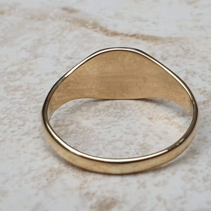 Simple Squared Signet Ring in 9ct Gold, a UK O or a US 7 1/2