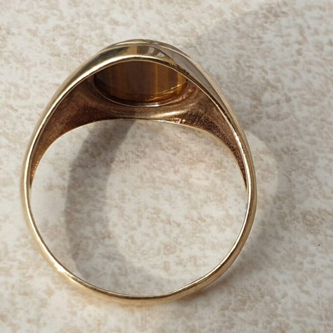 Tigers Eye Signet Ring in 9ct Gold,  a UK S 1/2 or a US 9 3/4.