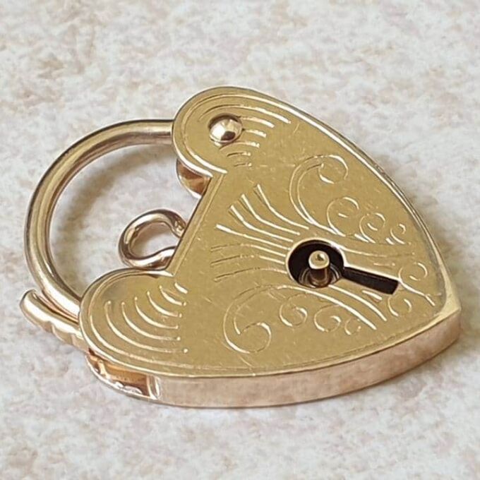 Front Engraved Fully Working Heart Padlock in 9ct Gold