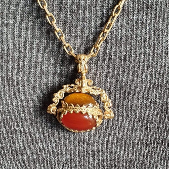 Three Stone Spinner Fob Pendant in 9ct Gold