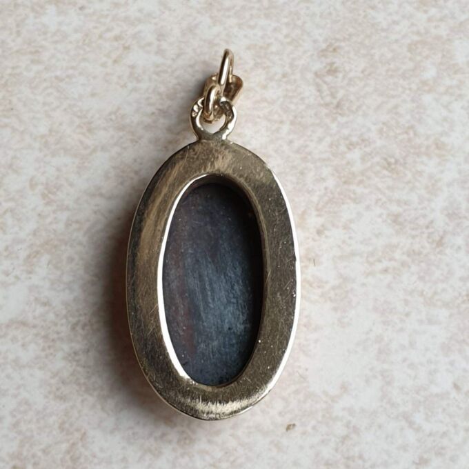 Oval Hematite Pendant in 9ct Gold.