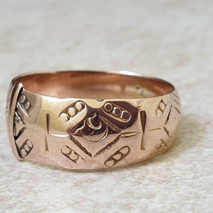 Antique Buckle or Belt Style Ring in 9ct Gold, a UK O 1/2 or a US 7 1/2
