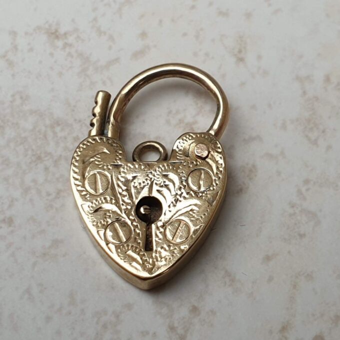 Engraved Heart Pendant in 9ct Gold