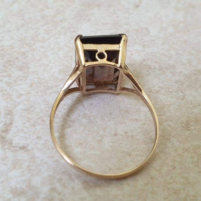 Smoky Quartz Ring in 9ct Gold.
