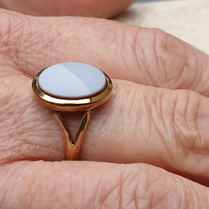 Sardonyx Solitaire Ring in 9ct Gold,  a UK P or a US 7 3/4.
