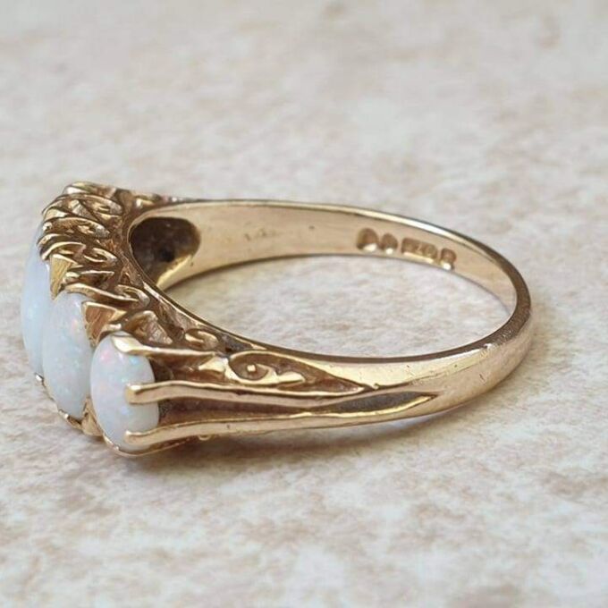 Graduating Five Stone Opal Ring in 9ct Gold, a UK O or a US 7 1/4
