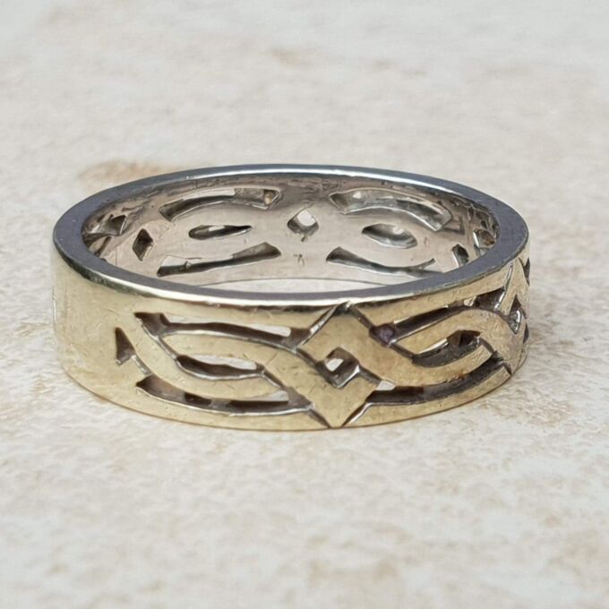 Celtic Knot White Gold Band Ring in 9ct,  a UK M 1/2 or a US 6 3/4.
