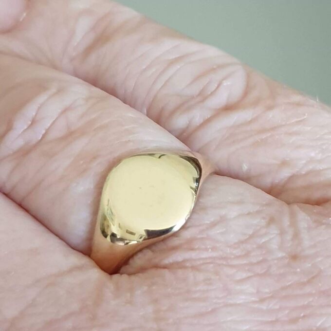 Classic Vintage Signet Ring in 9ct Gold, a UK L or a US 6