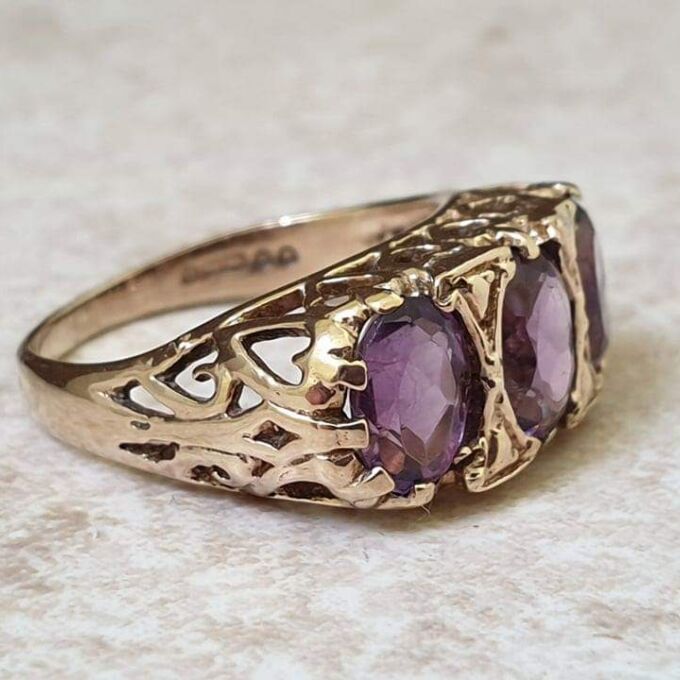Amethyst Three Stone Ring I 9ct Gold, a UK J 1/2 or a US 5 1/4