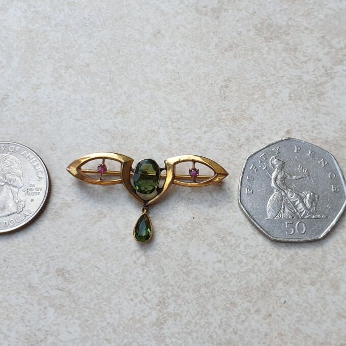 Art Nouveau Paste Brooch in 9ct Gold