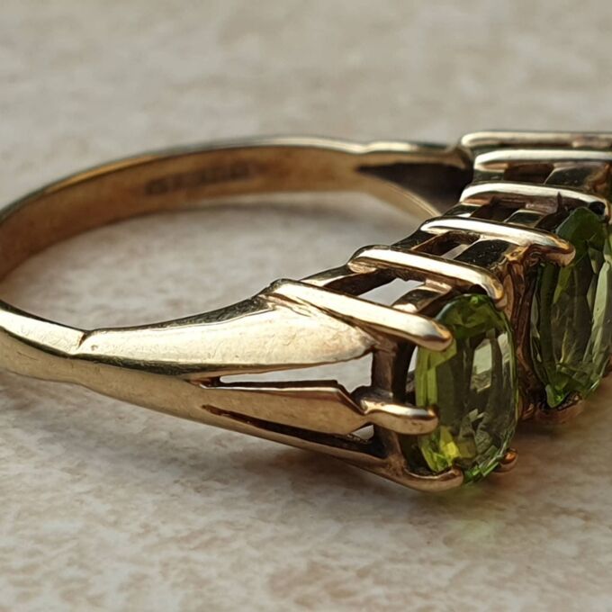 Peridot Three Stone Ring in 9ct Gold.