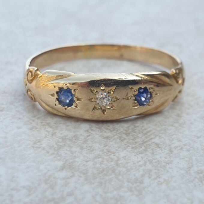 Sapphire and Diamond Three Stone Ring in 18ct Gold, a UK K or a US 5 1/2
