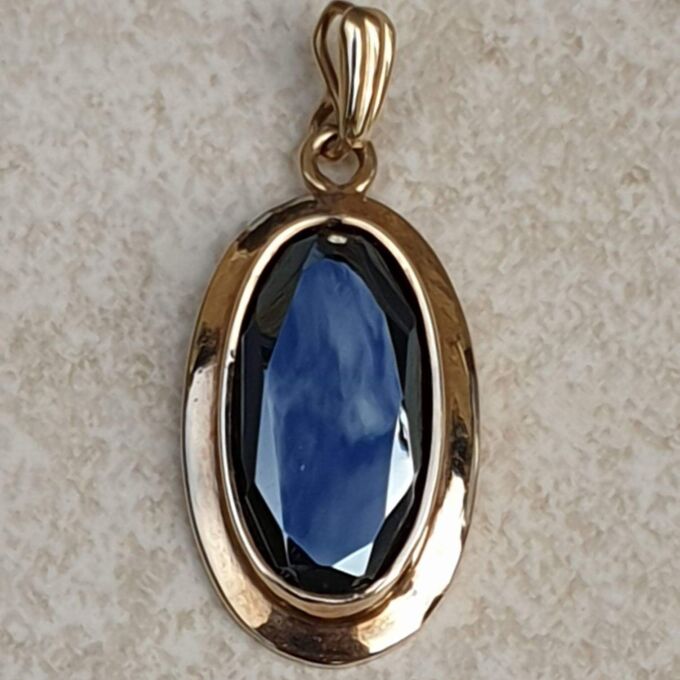 Oval Hematite Pendant in 9ct Gold.