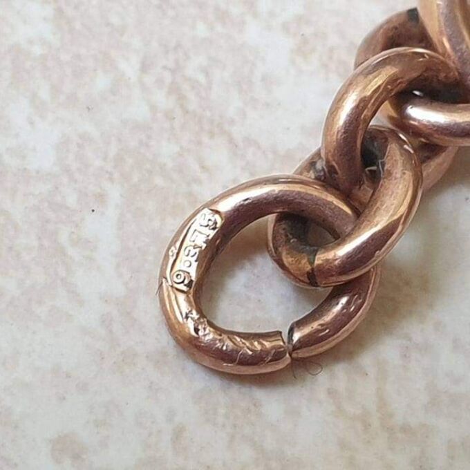 Old T or Albert Bar in 9ct Rose Gold.