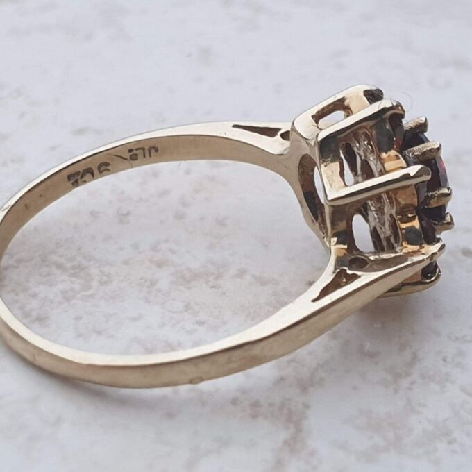 Garnet Cluster ring in 9ct Gold.