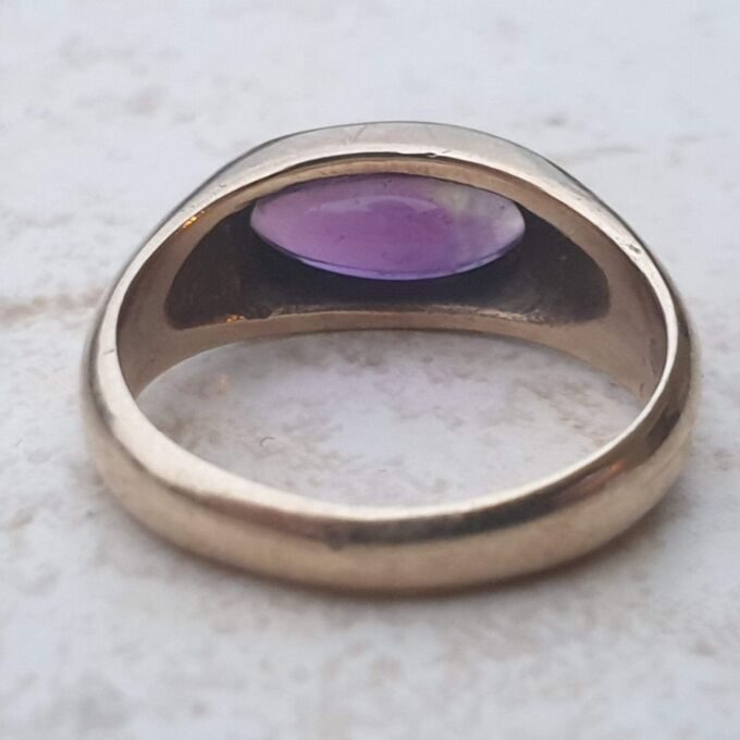Oval Amethyst Signet Ring in 9ct Gold, a UK H 1/2 or a US 4 1/4