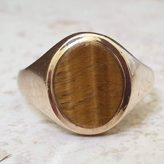 Tigers Eye Signet Ring in 9ct Gold, a UK P 1/2 or a US 8