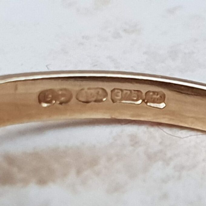 Low Profile Celtic Style Ring in 9ct Gold, a UK N or a US 7.