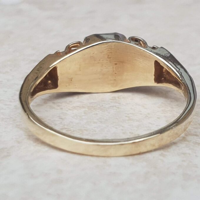 Garnet Cabochon Ring in 9ct Gold,  a UK N 1/2 or a US 7.