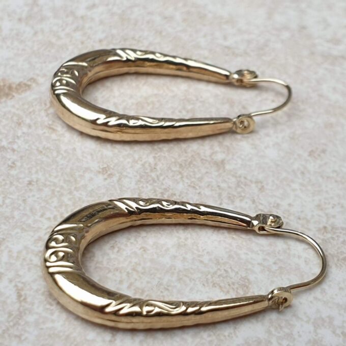 Creole Oval Hoop Earrings in 9ct Gold.