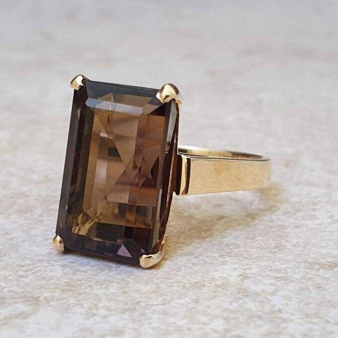 Smoky Quartz Solitaire Ring in 14ct Gold.