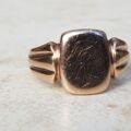 Adorable Antique Signet Ring in 9ct Rose Gold, a UK R 1/2 or a US 9 1/4.