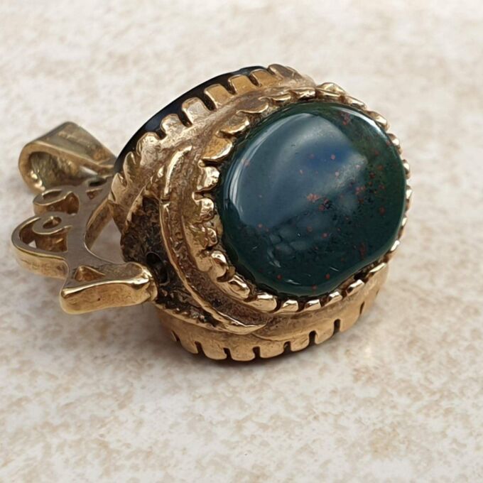 Three Stone Spinner Fob in 9ct Gold.