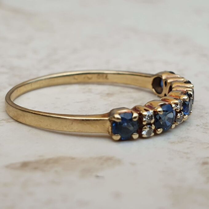 Sapphire and Diamond Ring in 18ct Gold, a UK O or a US 7 1/2