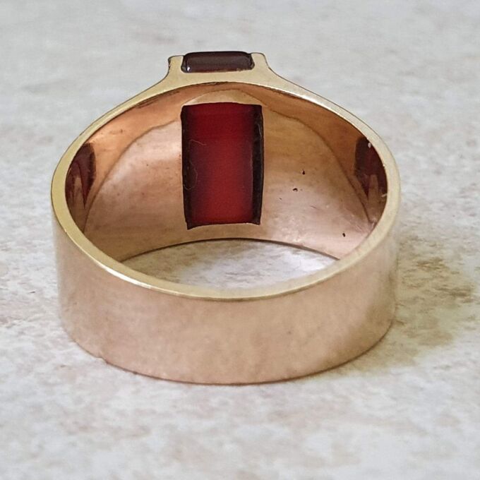 Reserved – Fabulous Carnelian Signet Ring in 9ct Gold.