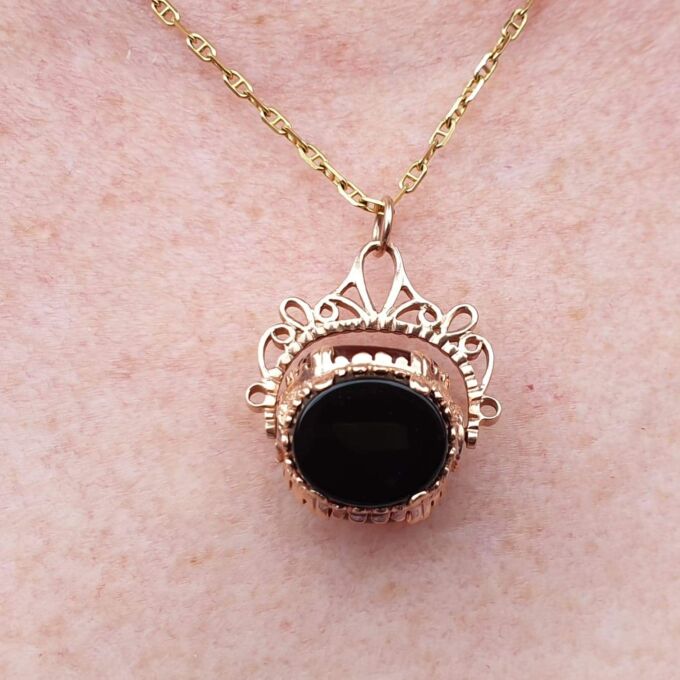 Three Stone Spinner Fob Pendant in 9ct Gold
