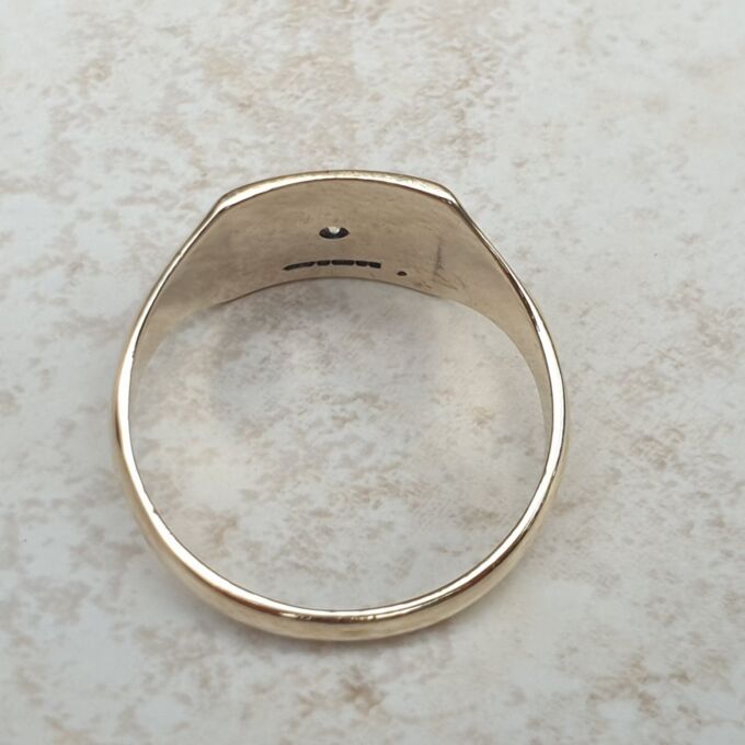 Diamond Set Signet Ring in 9ct Gold, a UK U or a US 10 1/2