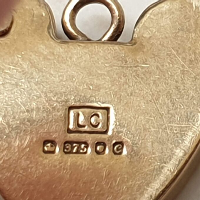 Engraved Heart Pendant in 9ct Gold