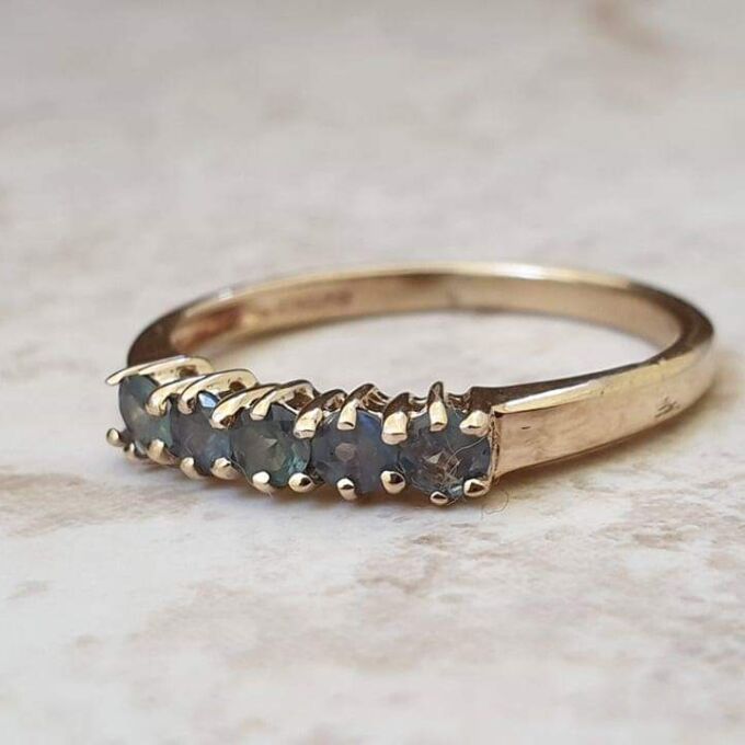 Five Stone Alexandrite Colour Change Ring in 9ct Gold, a UK L 1/2 or a US 6 1/4.