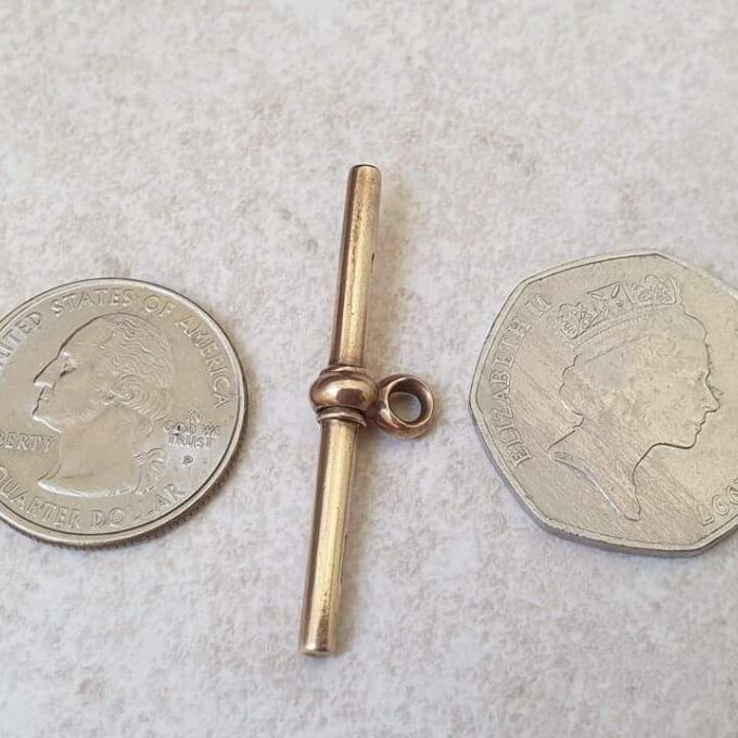 Vintage Heavy Plain T Bar Fob Pendant in 9ct Gold.