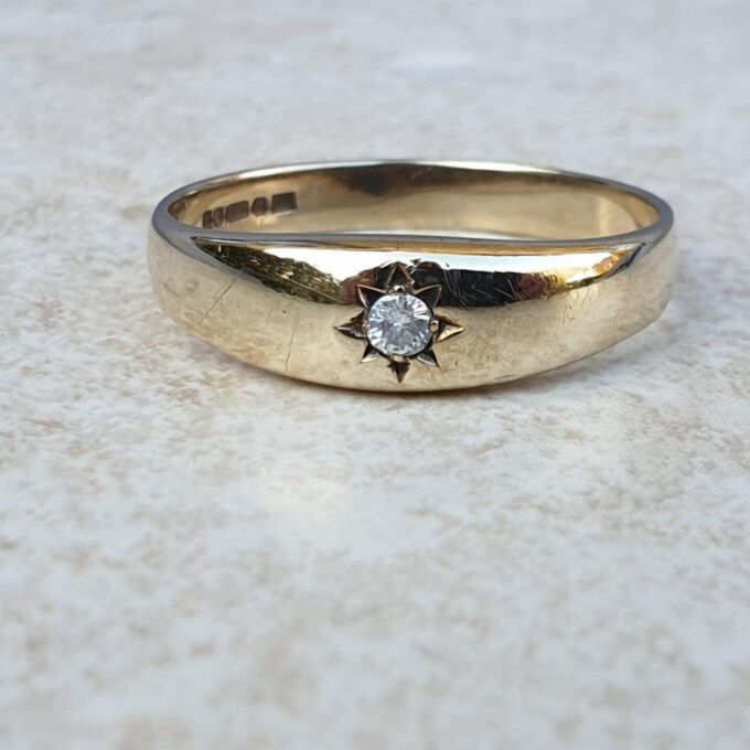 Diamond Solitaire Ring in 9ct Gold,  a UK P or a US 7 3/4 – 8.