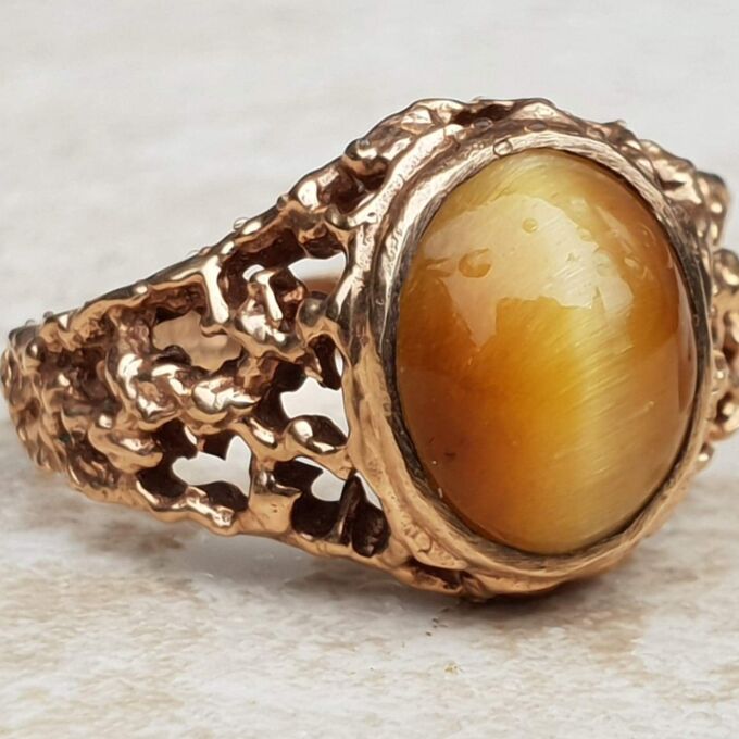 Ornate Rose Gold Tigers Eye Signet Ring, a UK K 1/2 or a US 5 3/4.