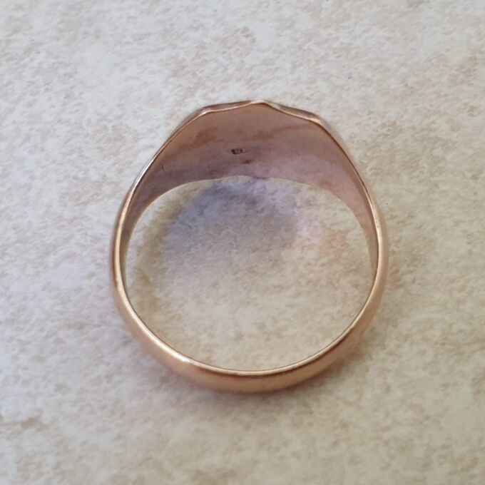 Antique Shield Ring in 9ct Gold.