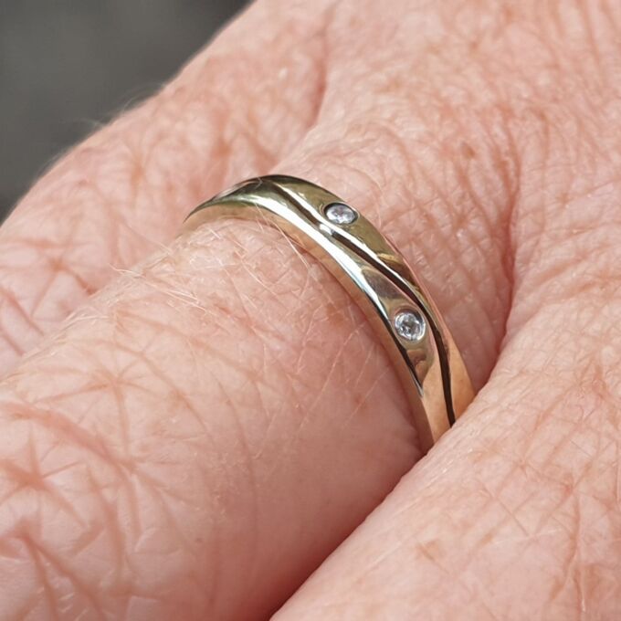 Diamond Set Wave Ring in 9ct Gold.