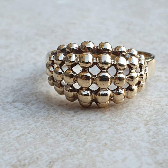 Bombe Ring in 9ct Gold, a UK O or a US 7 1/2