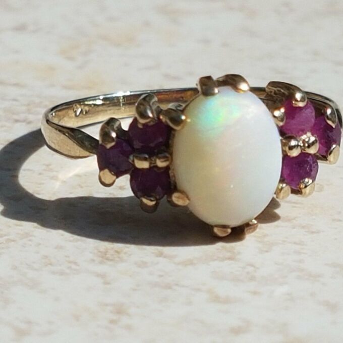 Lovely Opal & Ruby Cluster 9ct Gold Ring, a UK L 1/2 or a US 6 1/4.