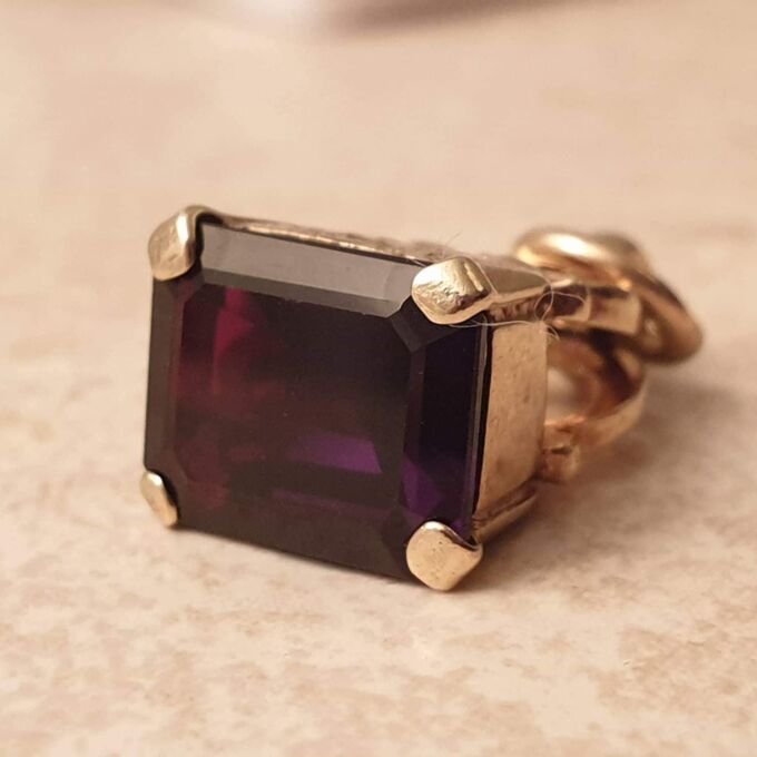 Engraved Garnet Fob in 9ct Gold