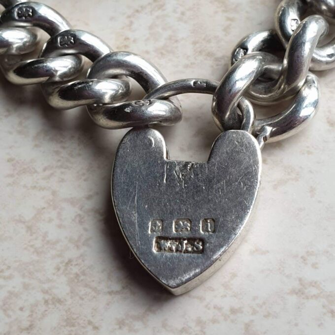 Antique Silver Graduating Curb Chain and Heart Padlock, 7 1/2 inches