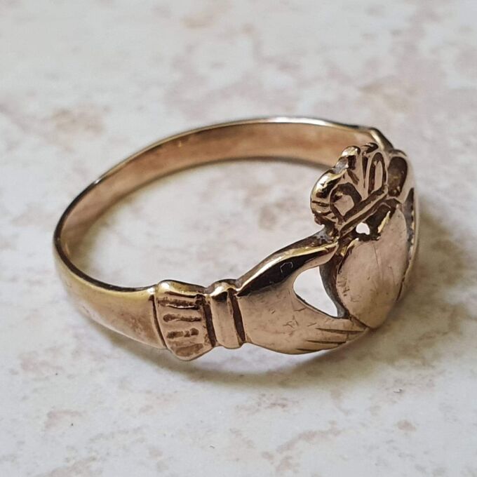 Reserved – Claddagh Heart, Crown & Hands Ring in 9ct Gold, a UK M or a US 6 1/2