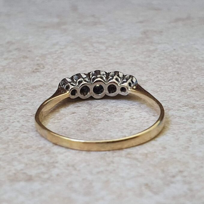 Five Stone Diamond Ring in 18ct Gold.