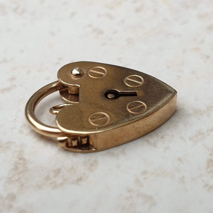 Plain Heart Padlock in 9ct Gold
