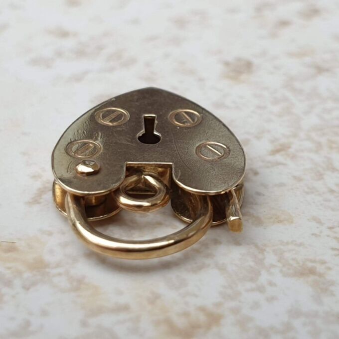 Simple Small Heart Padlock in 9ct Gold.